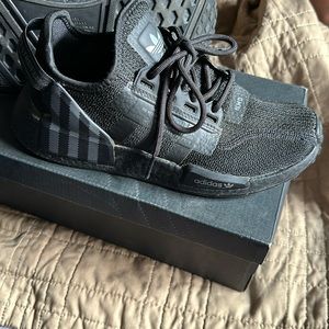 Adidas sneakers R1V2 used once in excellent condition must see pics!